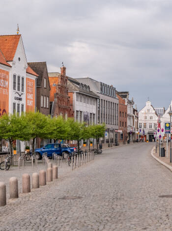 Husum är en charmig stad som också kallas den "grå staden", vilket definitivt inte är en beskrivning av staden