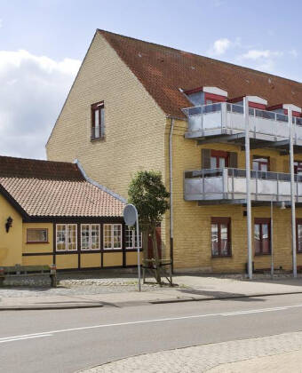 Velkommen til Hotel Hundested, hvor historie og hygge mødes på kysten af det charmerende Nordsjælland.