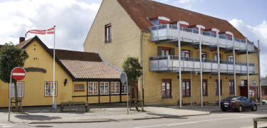 Velkommen til Hotel Hundested, hvor historie og hygge møtes på kysten av sjarmerende Nordsjælland.