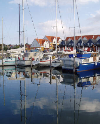 Närheten till hamnen betyder att ni lätt kan ta del av områdets restauranger och det lokala bryggeriet.