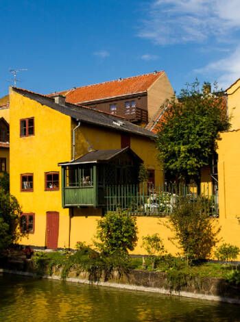 Frederiksværk is a cosy canal town in North Zealand with good restaurants and shopping opportunities.