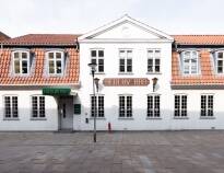 Det velholdte og hyggelige Herløv Kro Hotel ligger i fredelige omgivelser i Herlev.