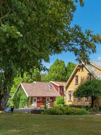 Stay in a historic villa from 1898 surrounded by peaceful gardens near Sandnes.