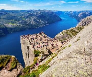 Der berühmte Aussichtspunkt Preikestolen ist auf jeden Fall einen Ausflug wert.