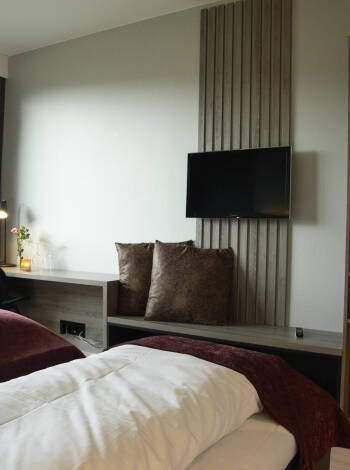 Koppla av i hotellets eleganta, bekväma och moderna faciliteter.