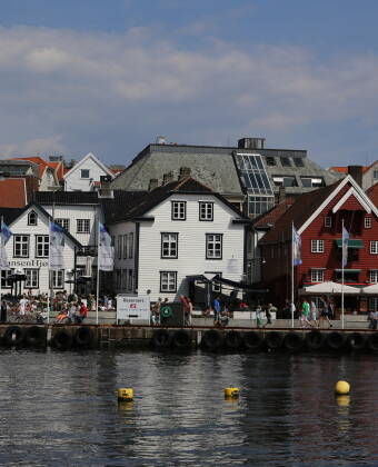 Oppdag det pulserende bylivet og attraksjonene i nærliggende Stavanger.