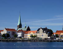 Hotel Skandia ligger centralt placeret i Helsingør, med gåafstand til stationen, færgeterminalen og centrum.