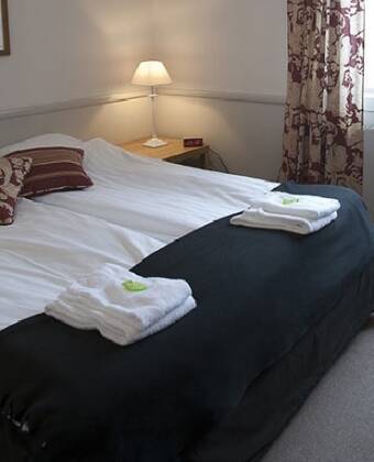 Die hellen und komfortablen Zimmer des Hotels bieten eine komfortable Basis für Ihren Aufenthalt.