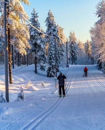 Im Winter gibt es zum Beispiel gute Skimöglichkeiten in der schönen Umgebung des Sees und viele Langlaufloipen.