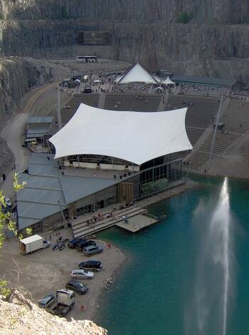 Dalhalla ligger strax norr om Rättvik och är en friluftscen med kapacitet för ca 4000 åskådare.