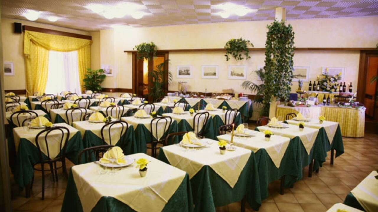 I hotellets hyggelige og yderst populære restaurant, kan I nyde dejlig lokal mad og vin.