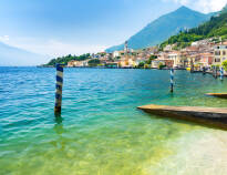 Gardasøen byder på masser af charmerende byer, gode strande og aktivitetsmuligheder både til lands og til vands.