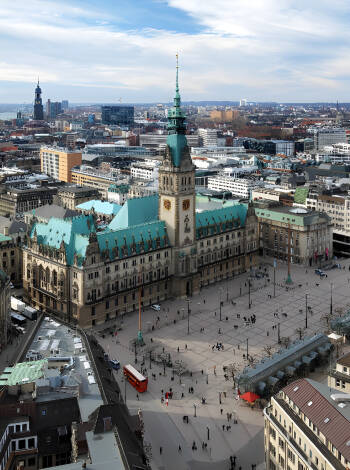 Är ni sugna på att uppleva en riktig storstad är Hamburg rätta stället.