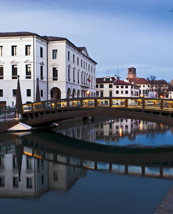 Besøk den skjulte perlen, Treviso, som er en vakker og autentisk by, men som ofte overskygges av Venezia.