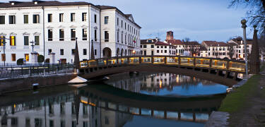 Besuchen Sie die versteckte Perle Treviso, die eine schmucke und authentische Stadt ist, aber oft von Venedig überschattet wird.