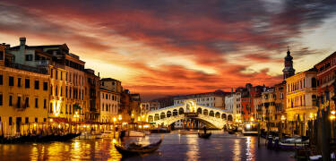 Utforsk den evig vakre og romantiske kanalbyen Venezia!