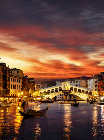Utforska den alltid så vackra och romantiska kanalstaden Venedig.