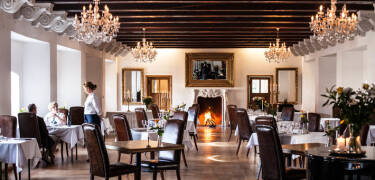 Restauranten på Skrøbelev Gods er meget flot og der er altid en "adelig" stemning i Riddersalen på Skrøbelev Gods.