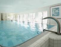 På hotellet er det adgang til innendørs svømmebasseng og badstue