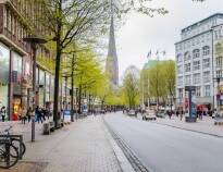 Hamburg är den perfekta shoppingstaden. Här hittar ni ett stort utbud av kända och mindre kända butiker!
