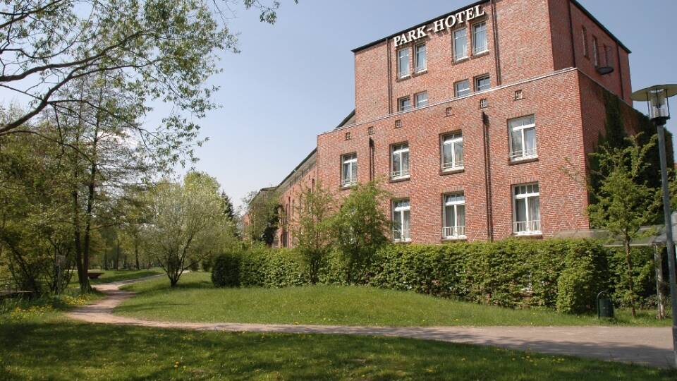 Park-Hotel Norderstedt ligger centralt i den hyggelige by Norderstedt, hvorfra der kun er ca. 30 minutters kørsel til Hamburg.