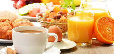Hver morgen får I en god start på dagen, med en dejlig omgang morgenmad og frisk morgenkaffe.