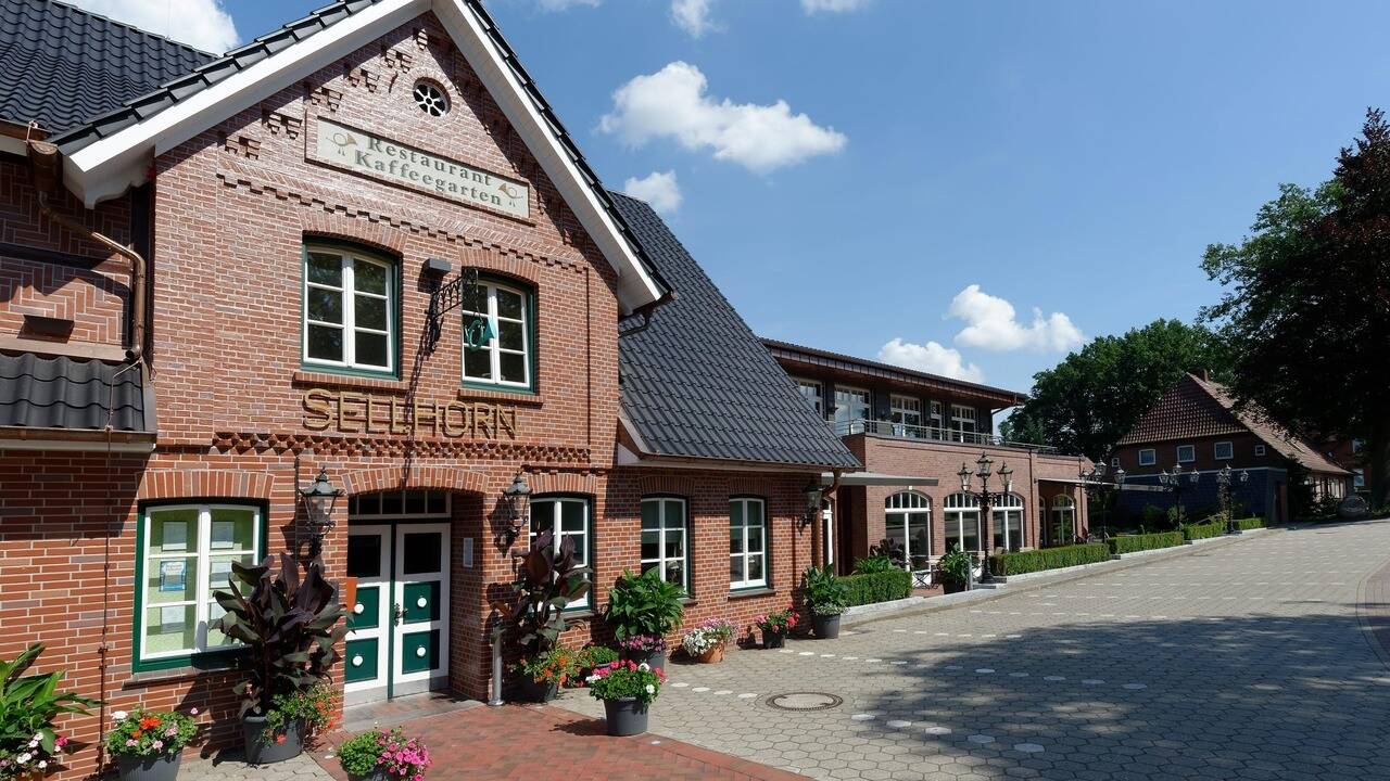Det 4-stjernede Ringhotel Sellhorn ligger i idylliske omgivelser i den lille byen Hanstedt, sør for Hamburg