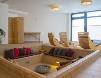 Det moderne wellnessområde tilbyder bl.a. nordisk sauna og forskellige typer af massage og skønhedsbehandlinger.