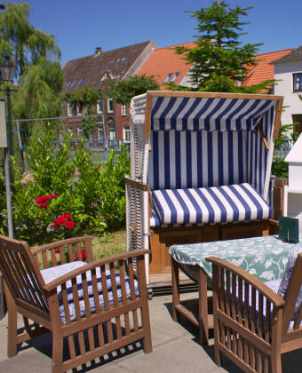 You can enjoy the hotel's terrace, which is right by the canals.