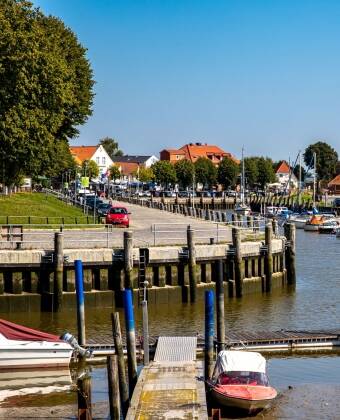 Havnebyen Tönning ligger kun en lille køretur fra Friedrichstadt.