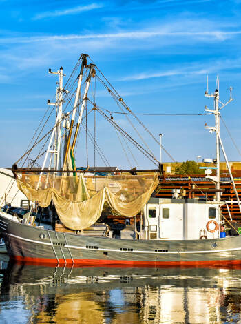 Besuchen Sie auch Büsum, das früher auf einer Insel lag und heute durch die Landgewinnung ebenfalls Teil des Festlandes ist.