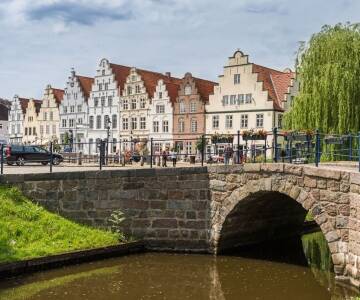 Friedrichstadt er med sine specielle huse og alle kanalerne et besøg værd.