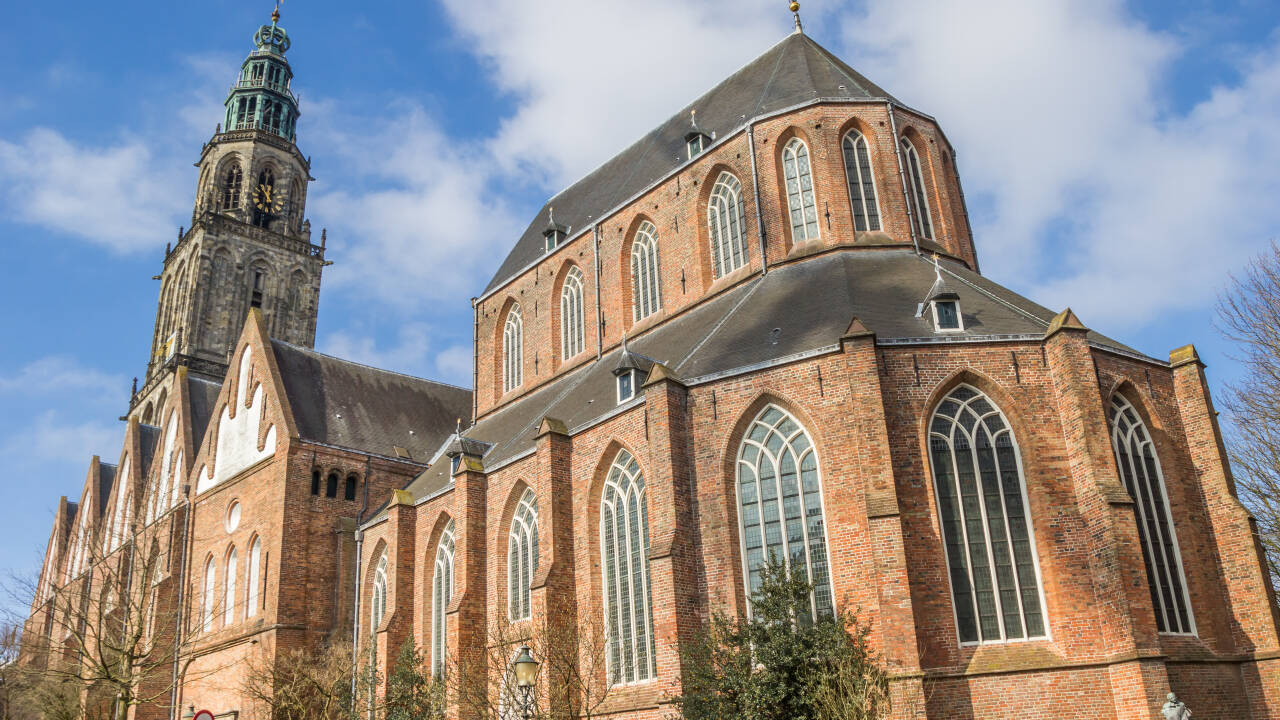 Steigen Sie die 260 Stufen im Turm der Martinikirche empor und genießen Sie die Aussicht über Groningen.