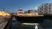 Odense havnebassin er åbent om sommeren og en frisk dukkert er vel aldrig af vejen, når solen stråler.
