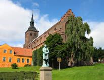 Sankt Knuds Domkyrka är värd ett besök och bjuder på flera spännande historier.