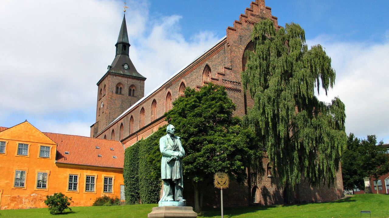 Sankt Knuds Domkyrka er vel verdt et besøk og byr på flere spennende historier.
