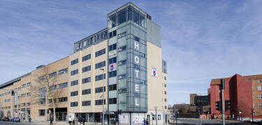 Hotellet har ett centralt läge i Odense, nära centralstationen.