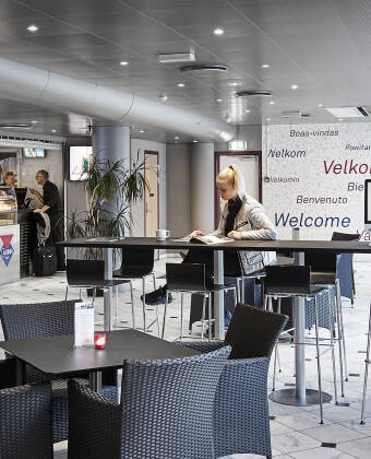 Der er en fælles computer i lobbyen som står til fri afbenyttelse af hotellets gæster.