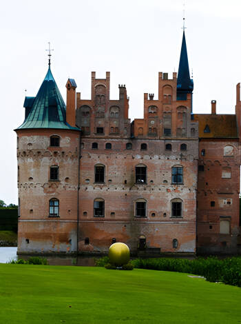 Das Schloss Egeskov ist ein absolutes Highlight von Odense und ist einen Besuch wert.