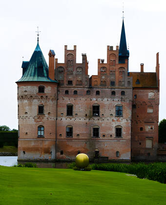 Das Schloss Egeskov ist ein absolutes Highlight von Odense und ist einen Besuch wert.