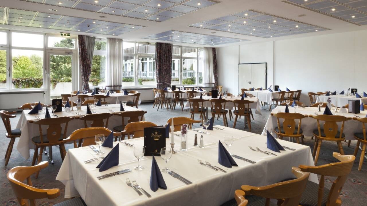 Etter en opplevelsesrik dag i Nord-Tyskland kan dere nyte middagen i hotellets lyse restaurant.