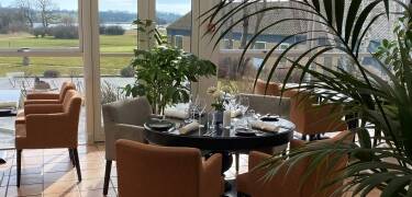 Fra hotellets egen restaurant er det en meget flott utsikt over Stege Nor.