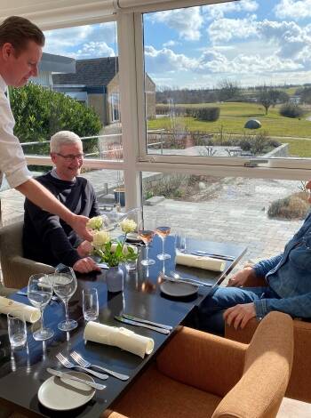 Genießen Sie die große Auswahl an Weinen in dem gemütlichen Hotelrestaurant.