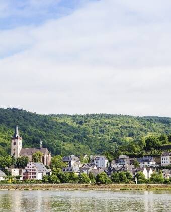 Dette historiske hotellet har en suveren beliggenhet midt i den gamle bydelen i vinbyen Rüdesheim.
