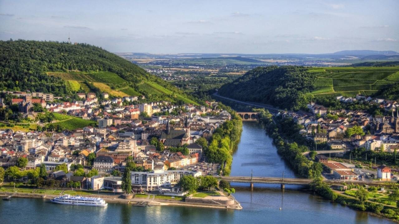 Besuchen Sie die idyllische Stadt Bingen am Rhein oder machen Sie einen Ausflug nach Mainz.