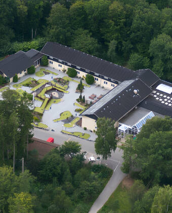 Rold StorKro liegt in einer schönen grünen Umgebung ca. 30 km südlich von Aalborg.