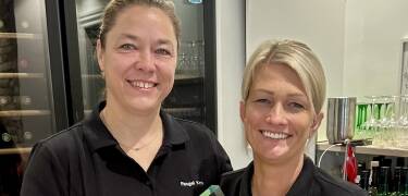 Tina og Carina og deres fantastiske team vil gøre alt for i få et fantastisk ophold med dejlig mad og hygge.