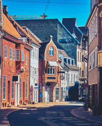 Oppdag Odense, en by som tilbyr alt fra shopping og museer til gamle kirker og vakre grønne oaser.