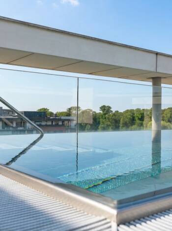 Avkoppling och välbefinnande med härligt spa och möjlighet till spabehandlingar och rooftop pool.