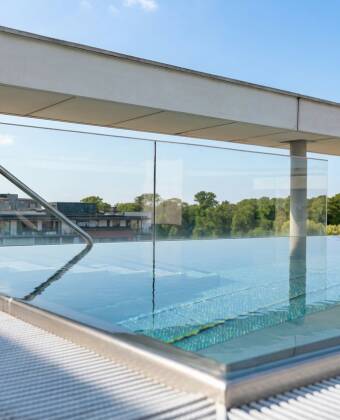 Avkoppling och välbefinnande med härligt spa och möjlighet till spabehandlingar och rooftop pool.